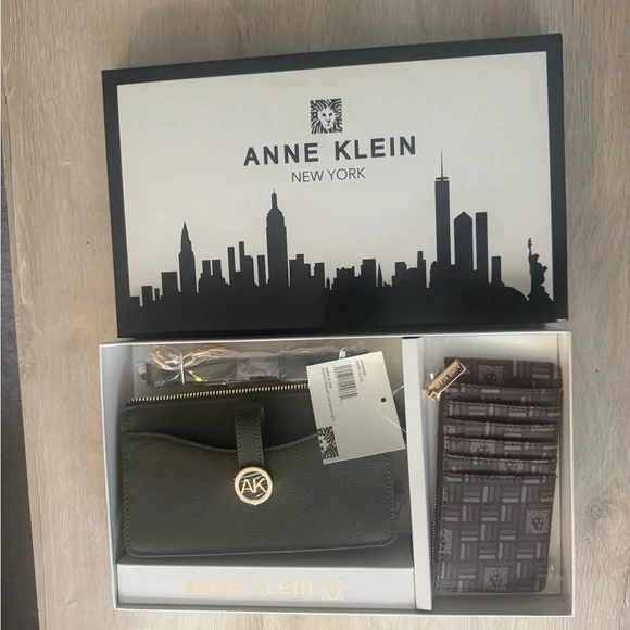 Anne Klein Olive and Brown Wallet and Cardholder Set