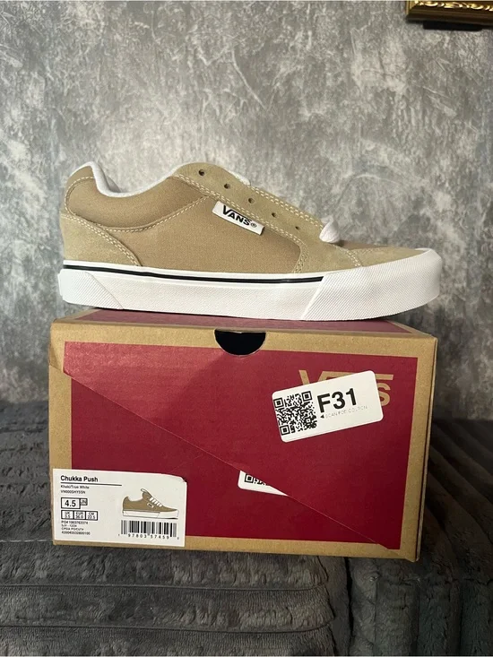 Vans Chukka Push Low-Top Sneaker in khaki 4.5 Y new in box unisex