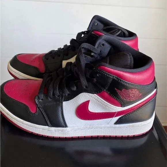Nike air Jordan 1 bred  mid Nike dunk jordan White GYM RED Black