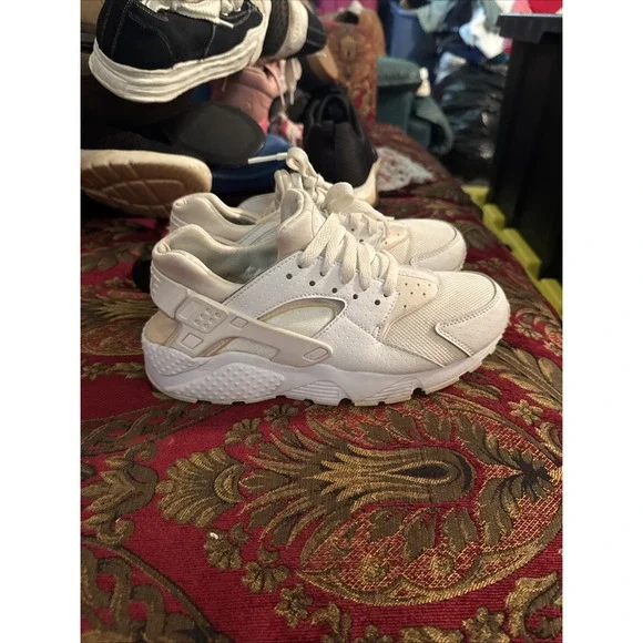 Nike Kids Sneakers in Off-White/Cream