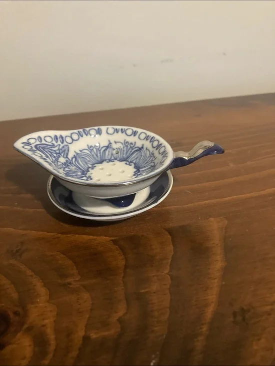 BOMBAY COMPANY BLUE & WHITE CERAMIC TEA STRAINER WITH BASE