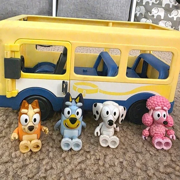 Bluey Heeler Family Bus Playset with 4 Figures Bingo Chloe Coco Yellow Vehicle