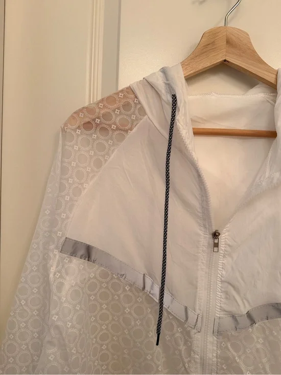 Lightweight White Hooded Windbreaker Jacket