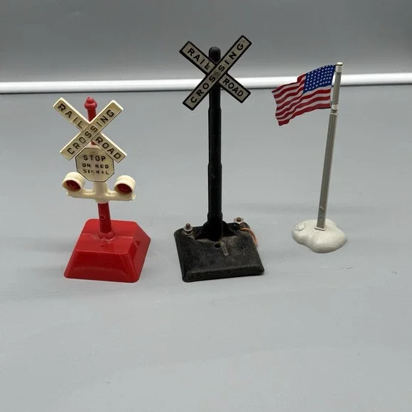 Vintage O Gauge Railroad Crossing Signals Train Accessories Lot Of 3
