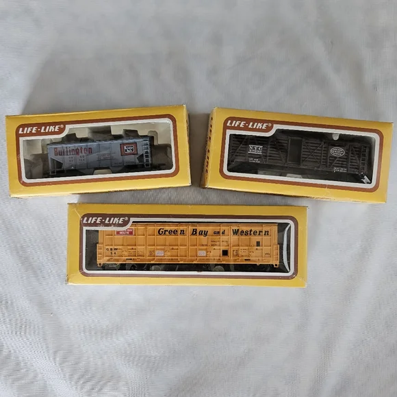 Lot of 3 Life Like Ho Scale Thrall Door #8990, #8513 Burlington #8461 Cattle Car