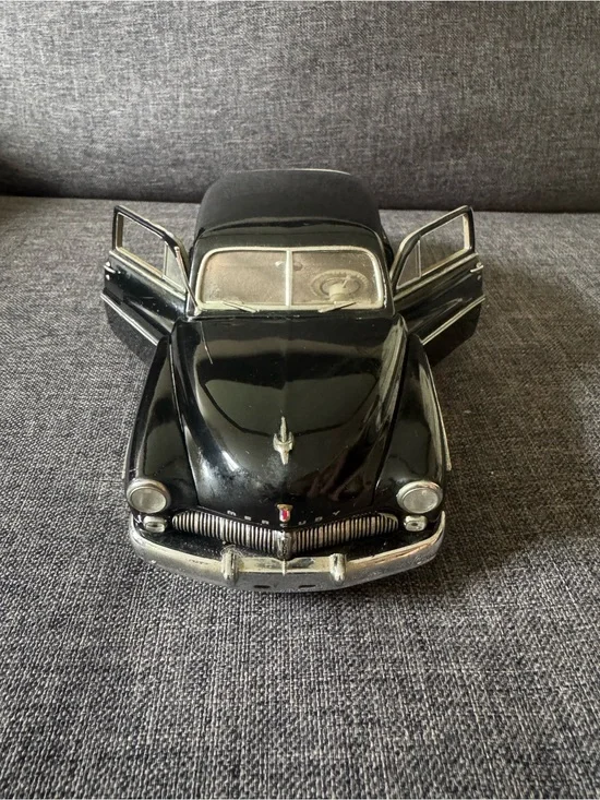 Danbury Mint 1949 Mercury Club Coupe 1:24 Diecast Model Black White Walls