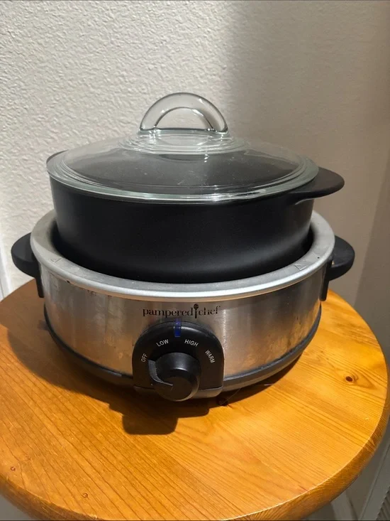 Pampered Chef Black and Silver Electric Slow Cooker with Glass Lid 4QT