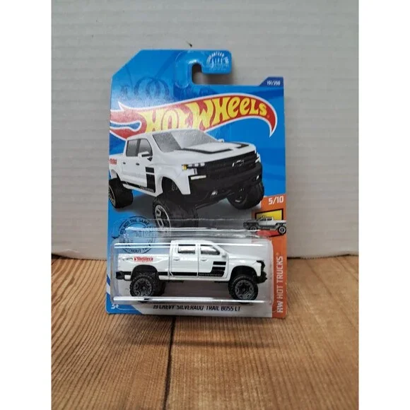 Hot Wheels Hot Trucks Series '19 Chevy Silverado Trail Boss LT 151/250 White