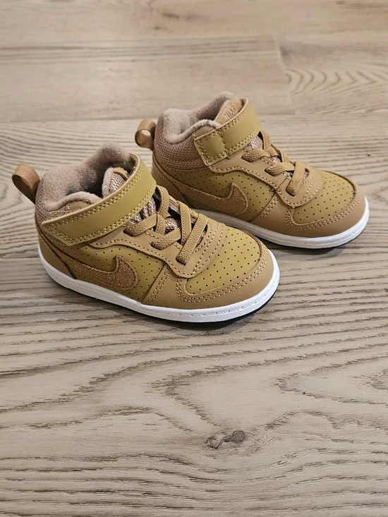 Nike Kids Casual High-Top Sneakers in Mustard