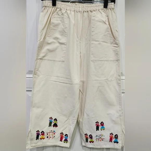 Pull on Cream Cotton Capri Pants With Colorful Folk Style Embroidery Women's S/M