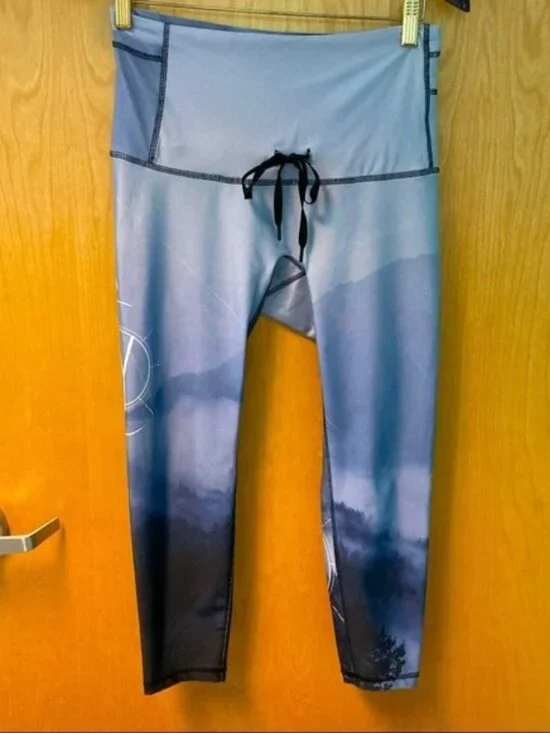 BE’WILDHER Sz L Crop Leggings Active Fitness Wear