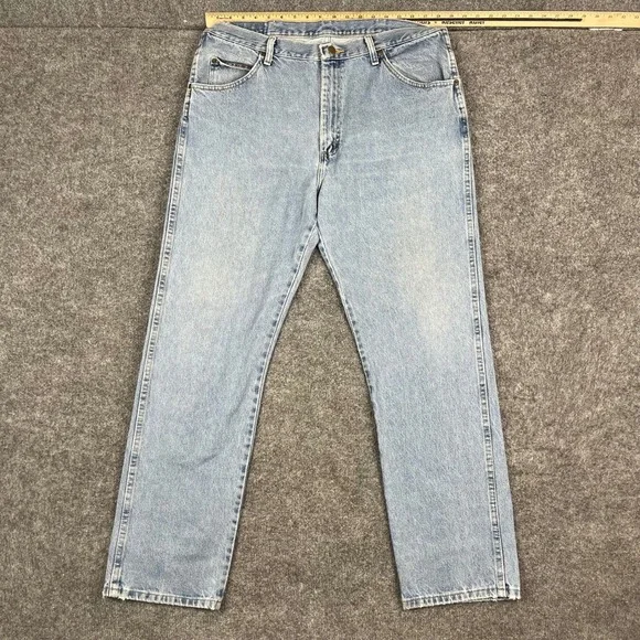 Wrangler Jeans‎ Mens Size 38x32 Light Wash Regular Fit Straight Leg Denim Pants