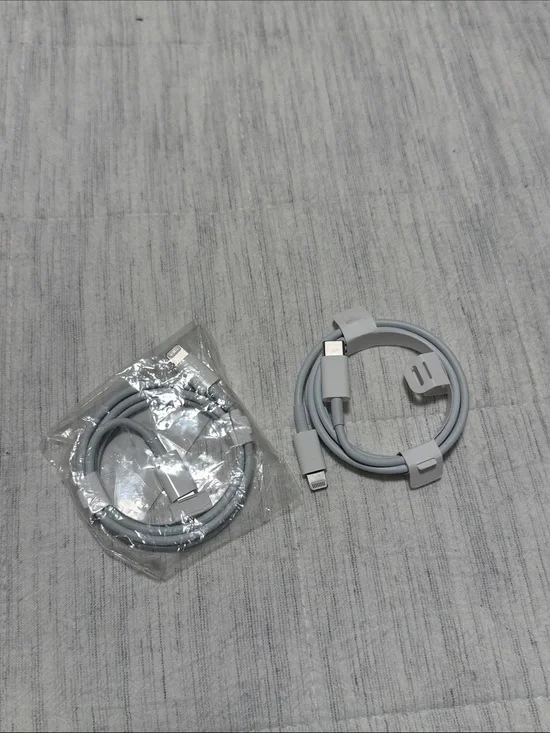 Apple USB-C to Lightning Cable - Light Gray