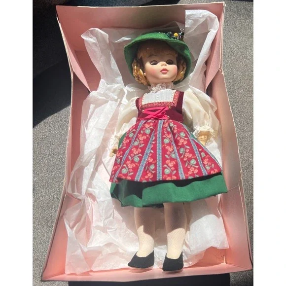 Madame Alexander Heidi Doll Girls 8 Inch Green Red Swiss Dirndl Outfit 1580‎