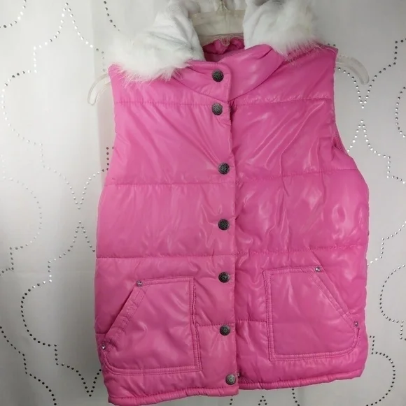 Place pink hooded‎ sleeveless puffer