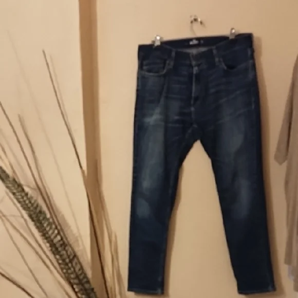 Hollister Mens Dark Blue Straight Jeans with Classic‎ Indigo Wash Size 34/30