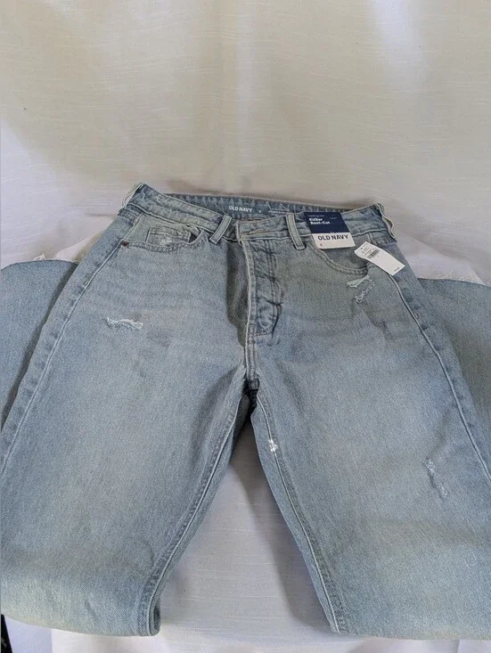 Old Navy Kicker Boot-Cut jeans featuring a light wash and distressed Sz 6