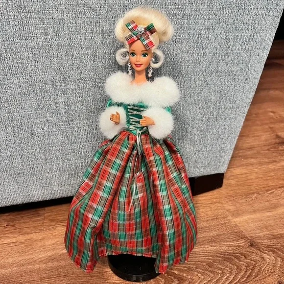 Mattel Winter's Eve Holiday Barbie Special Edition Green Red‎ Plaid 1994 #13613