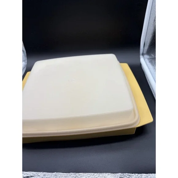 VTG Tupperware Deviled Egg Keeper Carrier Tray‎ Container 723-3 Harvest Gold USA