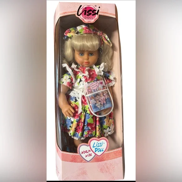 NIB  Unique Lissi Doll 