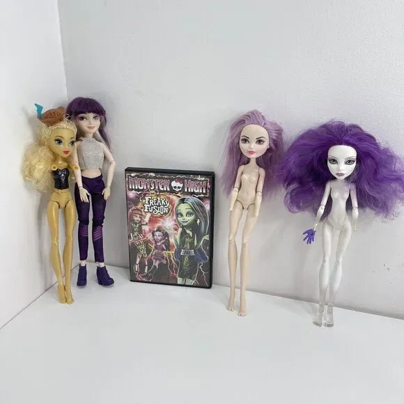 Monster High Dolls Bundle Spectra Dayna , Disney Descendants, Movie,