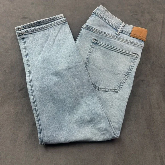 American Eagle Mens Easy Flex Straight Jeans Light Wash Blue 38x30 Denim Pants