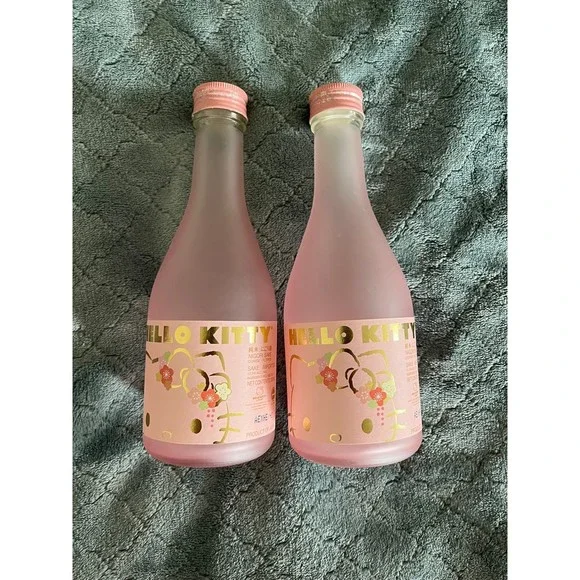 Hello kitty glass bottles‎