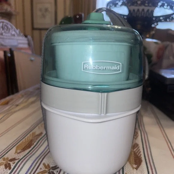 Rubbermaid Fasten & Go Food Container. 3 Compartments. Teal DetachabCarry‎ Strap
