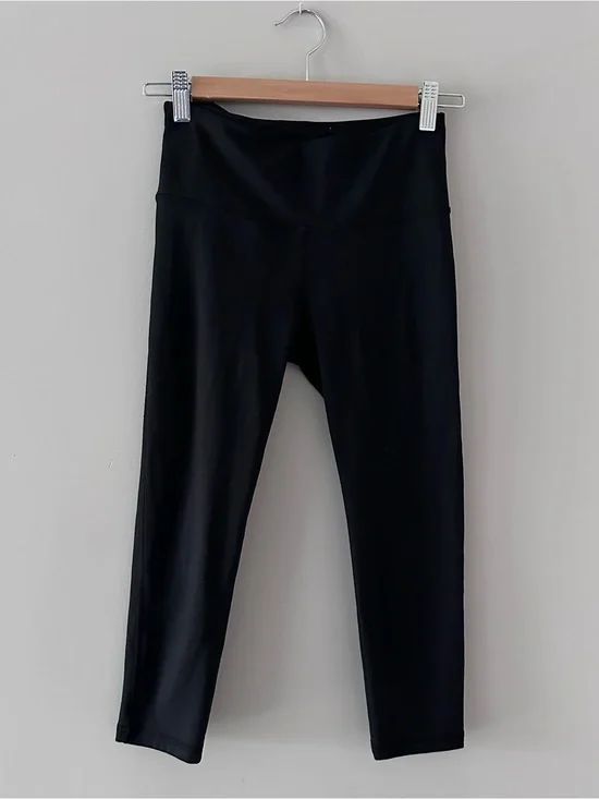 GAPfit Black High-Rise Capris Leggings