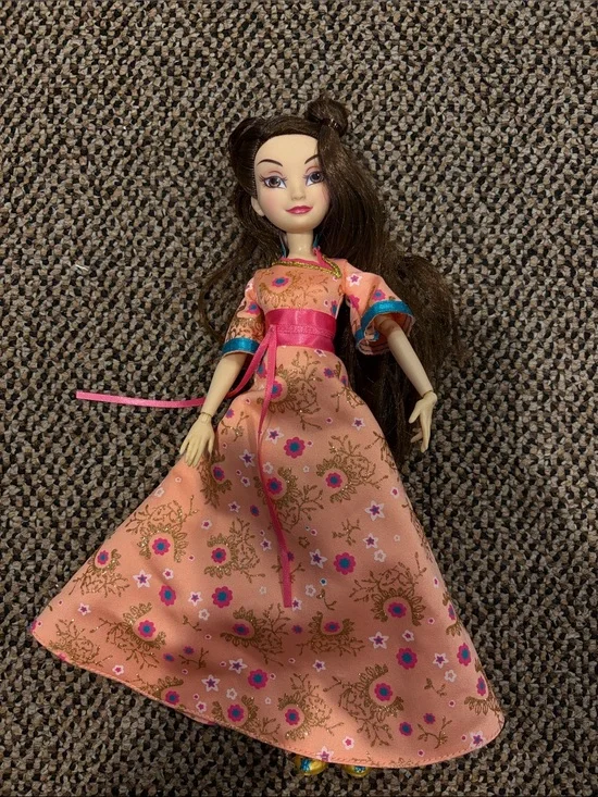 Disney Descendants Auradon Descendants Coronation Lonnie Doll