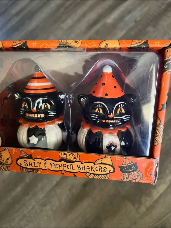 Halloween Black & Orange Cat Salt and Pepper Shaker Set