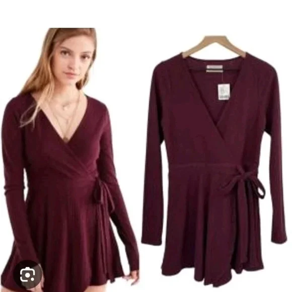 Urban Outfitters Brielle Cozy‎ Wrap Romper Size Small Burgundy Ribbed Tie Waist