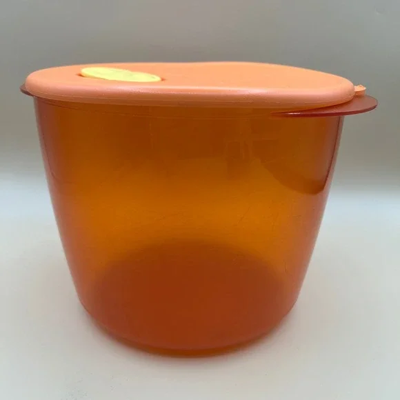 Tupperware Rock N Serve 3.5 Qt Orange Round Microwave Reheatable Bowl with Lid