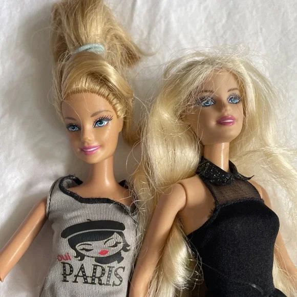 1999 Barbies Lot Of 2