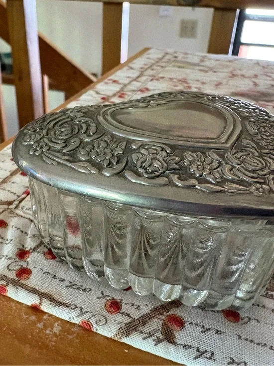 Heart-Shaped Glass Jewelry Trinket Box with Decorative Metal Lid - Silver plated