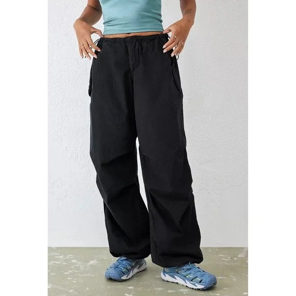 Urban Outfitters iets frans... Black Lightweight Baggy Tech Parachute Pants XL