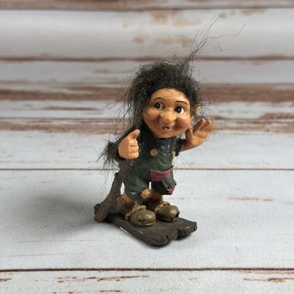 Nord Suvenir Norwegian Troll On Skis Vintage Resin Figurine Handmade Used