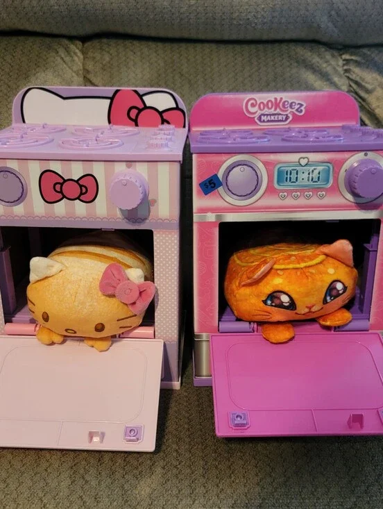 Cookeez Makery Set Of 2 Hello Kitty And Cinnsmon Roll