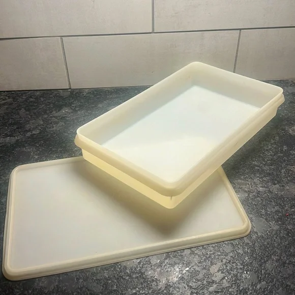 Vintage Tupperware deli keeper In good condition for age.  Meats, cheese…