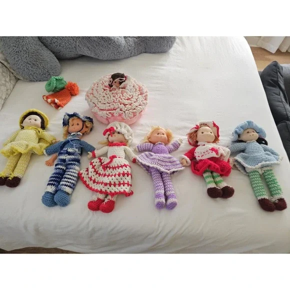 Vintage Handmade Crocheted Dolls Lot of 7+ Accessories Hong Kong Yarn Dolls READ
