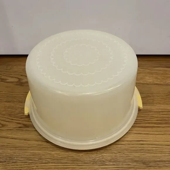 Vintage‎ Tupperware Cake Taker Round 684-5 Harvest Gold Carrier Design On Top