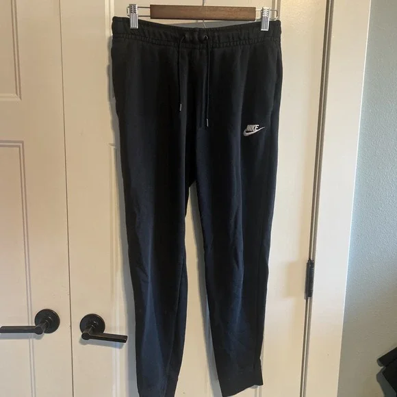 Nike Sportswear Club Fleece Sweatpants Mens Sm Black Tapered Joggers Embroidered