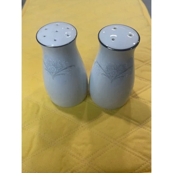 Noritake Japan White Floral Relief Salt & Pepper Shakers Set Vintage Silver Rim