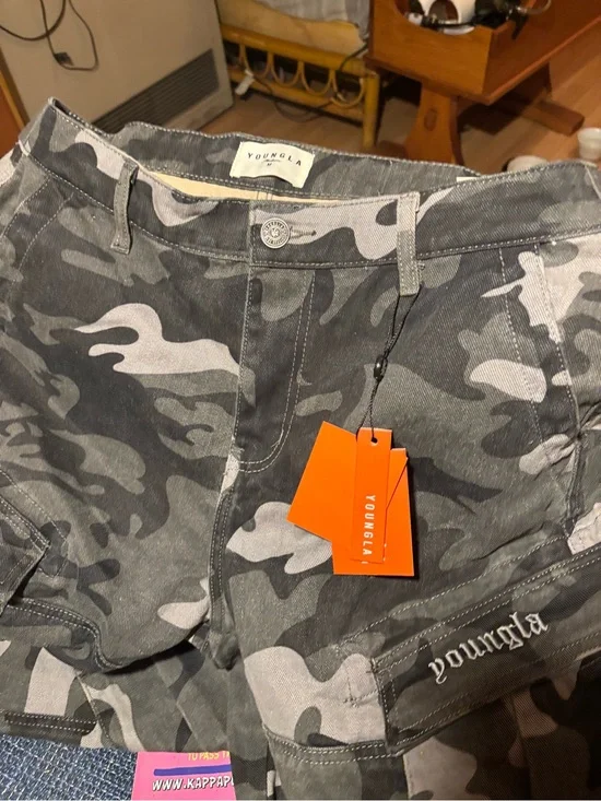 New with tags YoungLA unisex Camo Cargo Jeans with Orange Brand Tags size medium