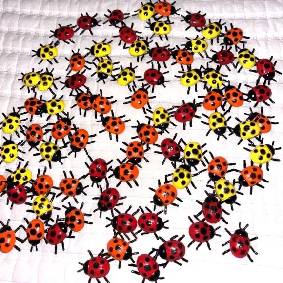 Essential Learning Products ELP626671 Oodles Of Ladybugs 80 Pieces