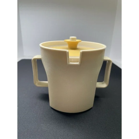 Vintage‎ 1970s Tupperware Almond Beige Creamer 1415-2 Excellent Condition!