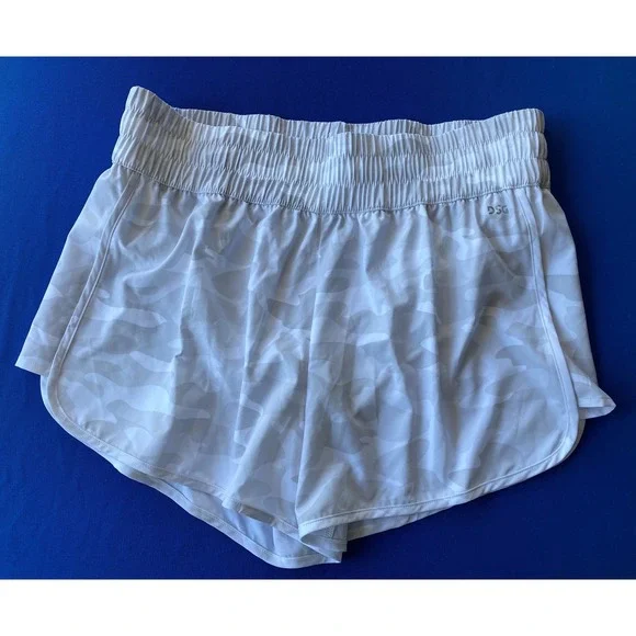 DSG Womens High Rise Stride Short Camo Pure White XL 3 Inch Inseam DAW12327PRTZ