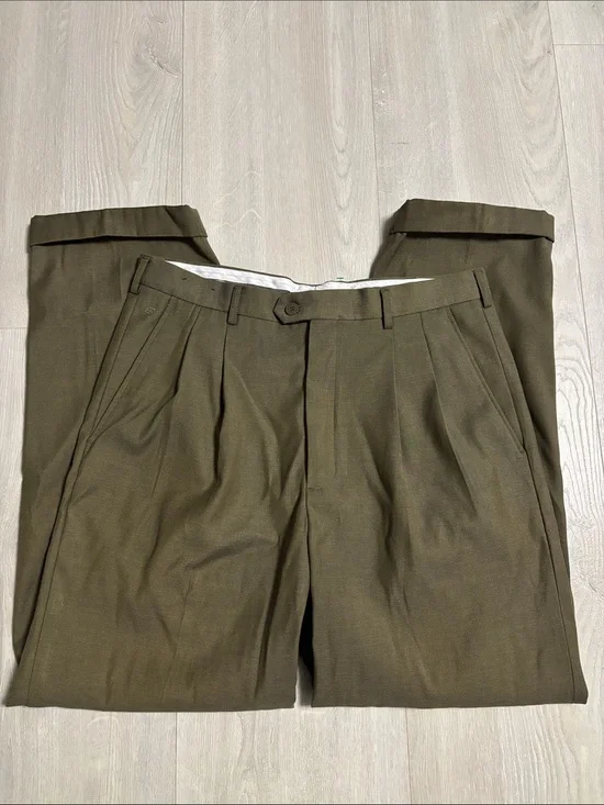 🔥BUNDLESALE Men's 34/30 Boss Club Pleated Cuffed Olive Dress Pants