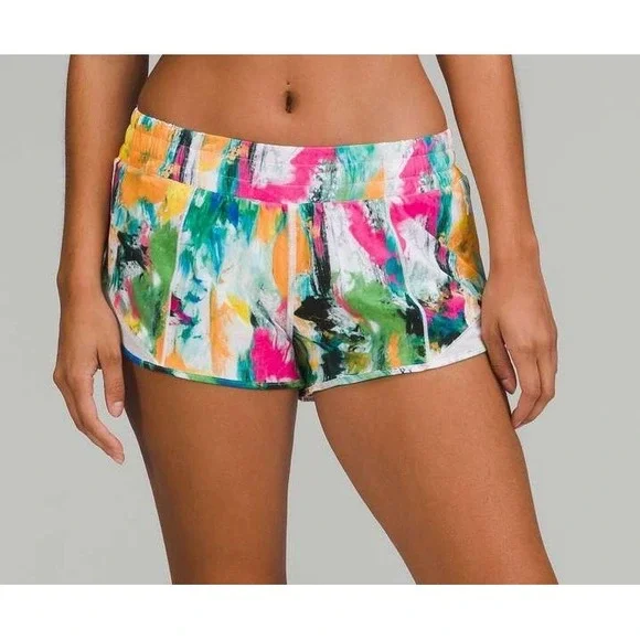 Lululemon Hotty Hot Low-Rise Lined Short 2.5
