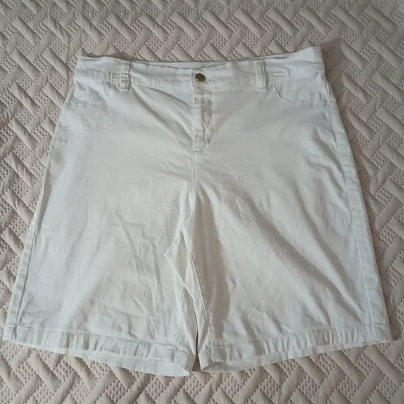 Calvin‎ Klein White Bermuda Shorts Classic Cotton 10